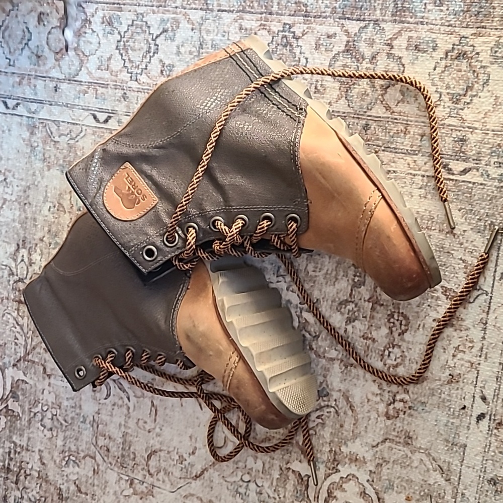 Sorel brown tan wedge ankle booties size 11 Joan of Artic II